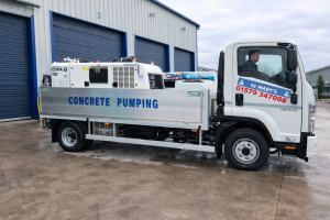 Volumetric concrete pumping truck